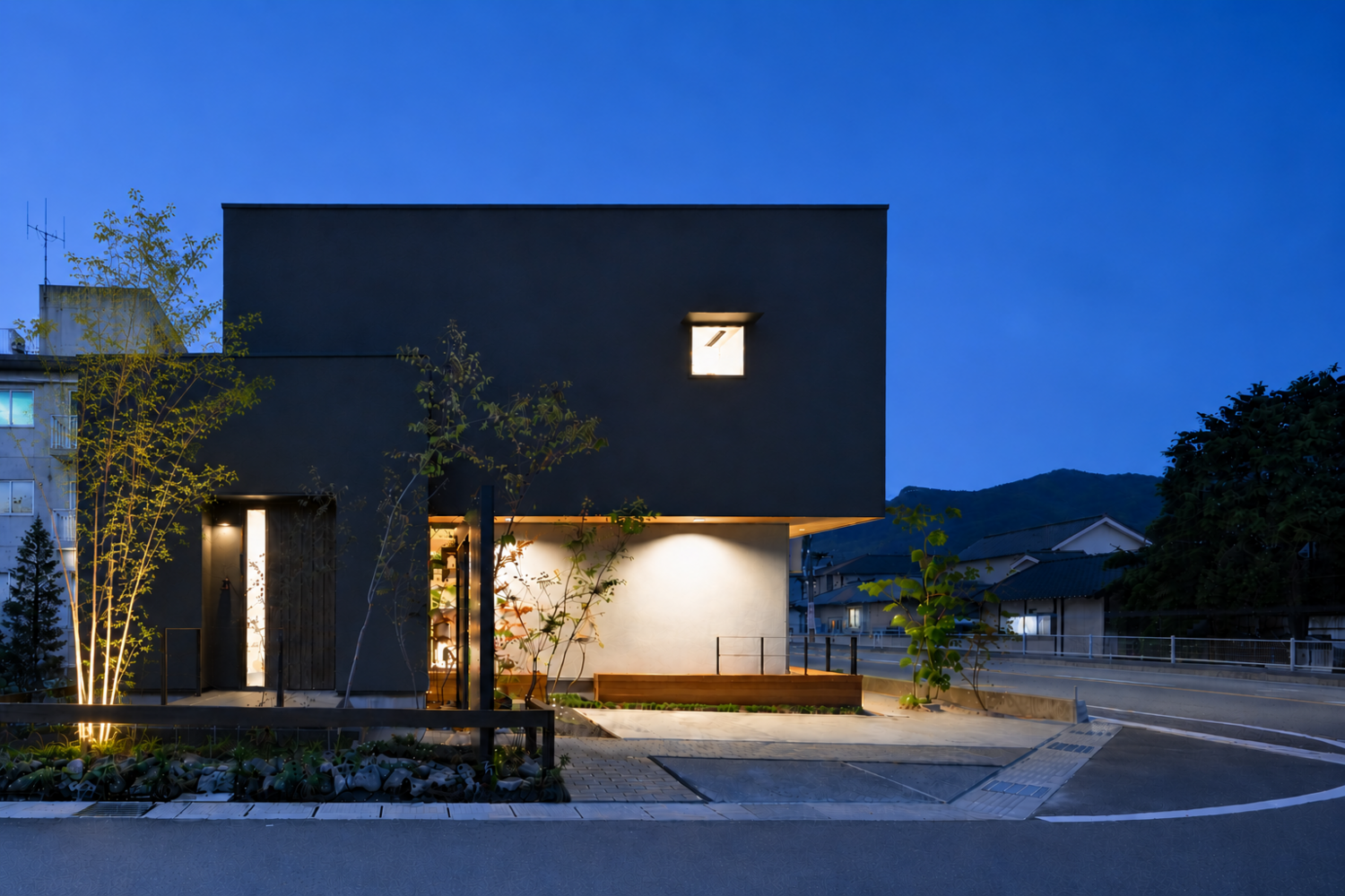 No.143【コンテスト受賞】異素材が調和する黒と白の家 #福山市