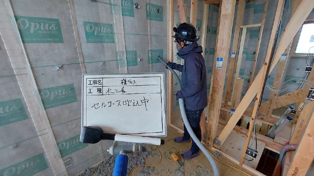 【壁断熱材施工】