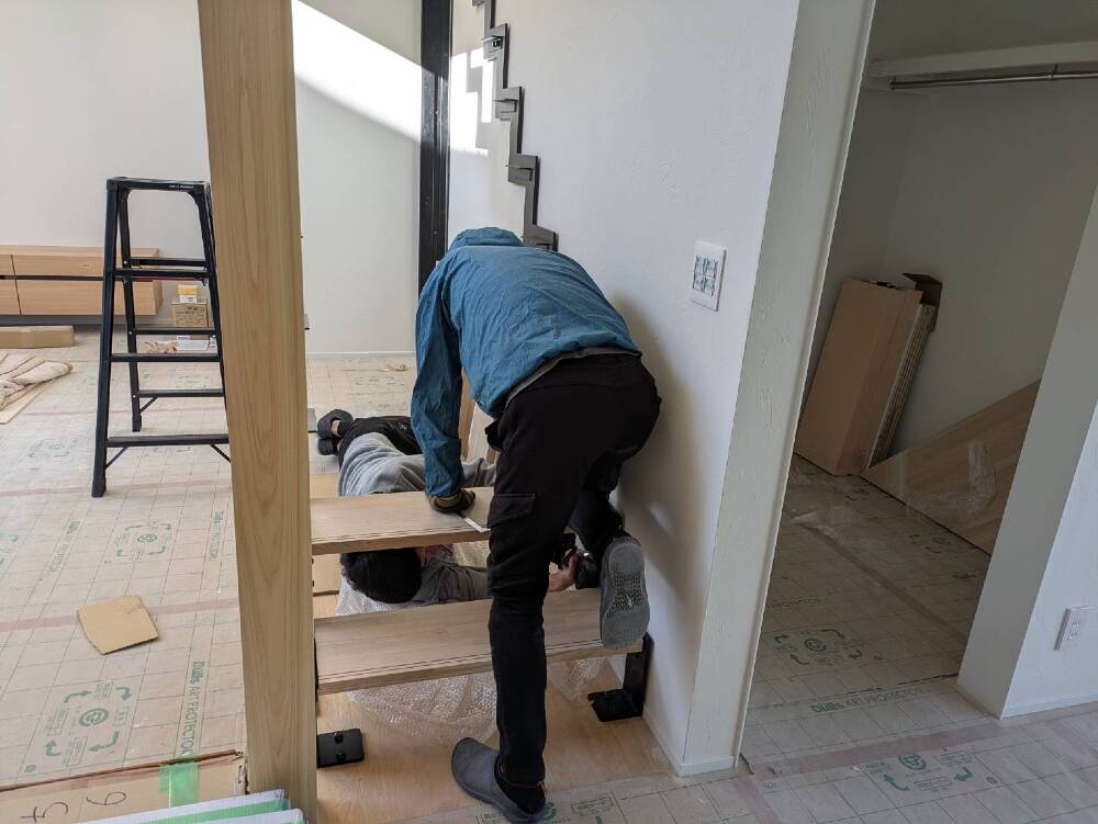 【鉄骨階段施工中】