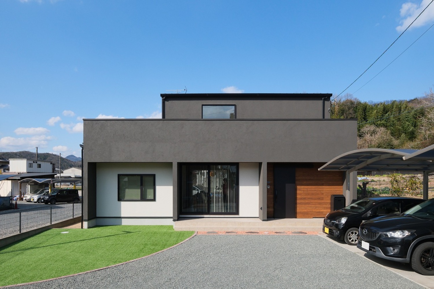 No.227 2つの庭を楽しむ”吹き抜けリビング”と”ヌック”がある二世帯住宅