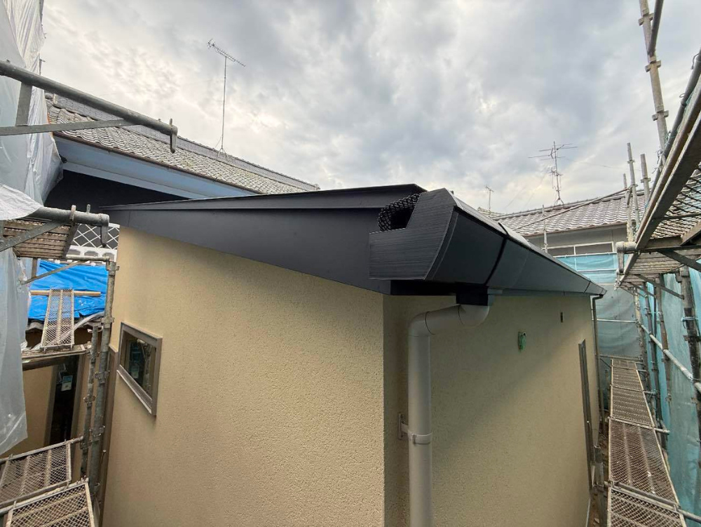 【屋根板金工事が完了！】
