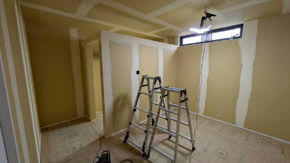 【内装工事中】