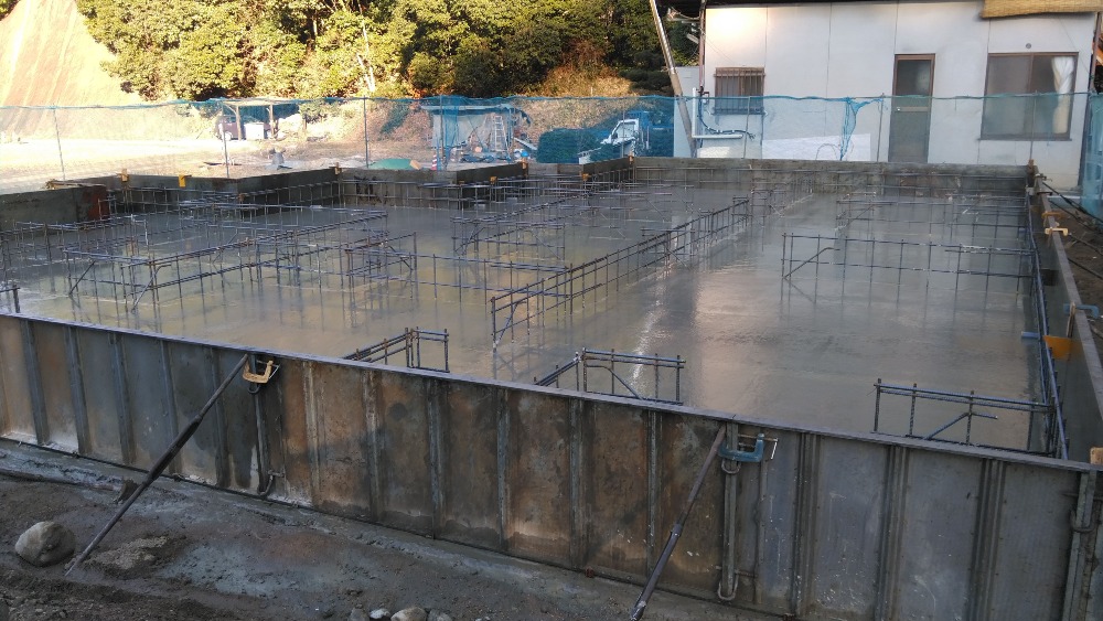 基礎工事進行中
