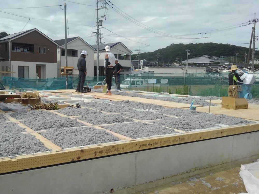 床下にもセルロースファイバー
