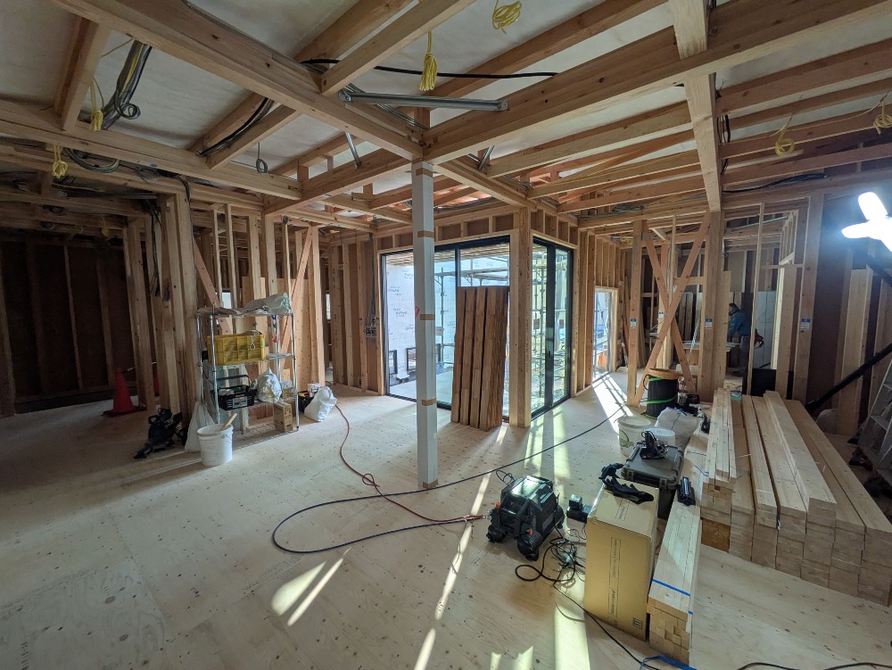 【大工工事進行中】