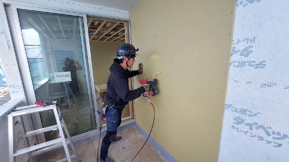 【ボード施工中】