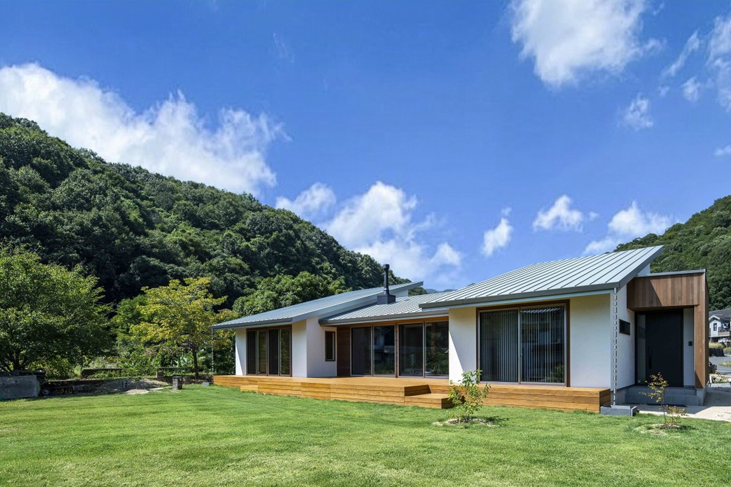 No.106 【コンテスト受賞】3つの屋根が流れる白い平屋住宅 #三原市