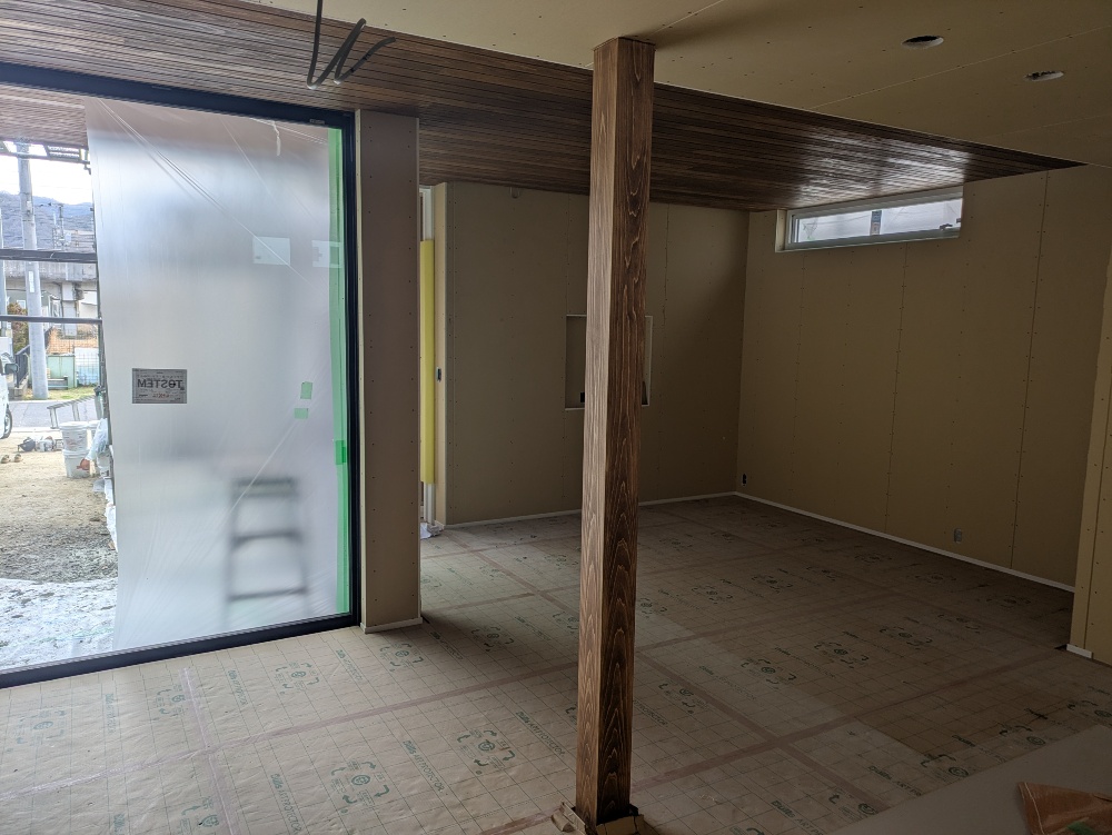 【大工工事と内部塗装】