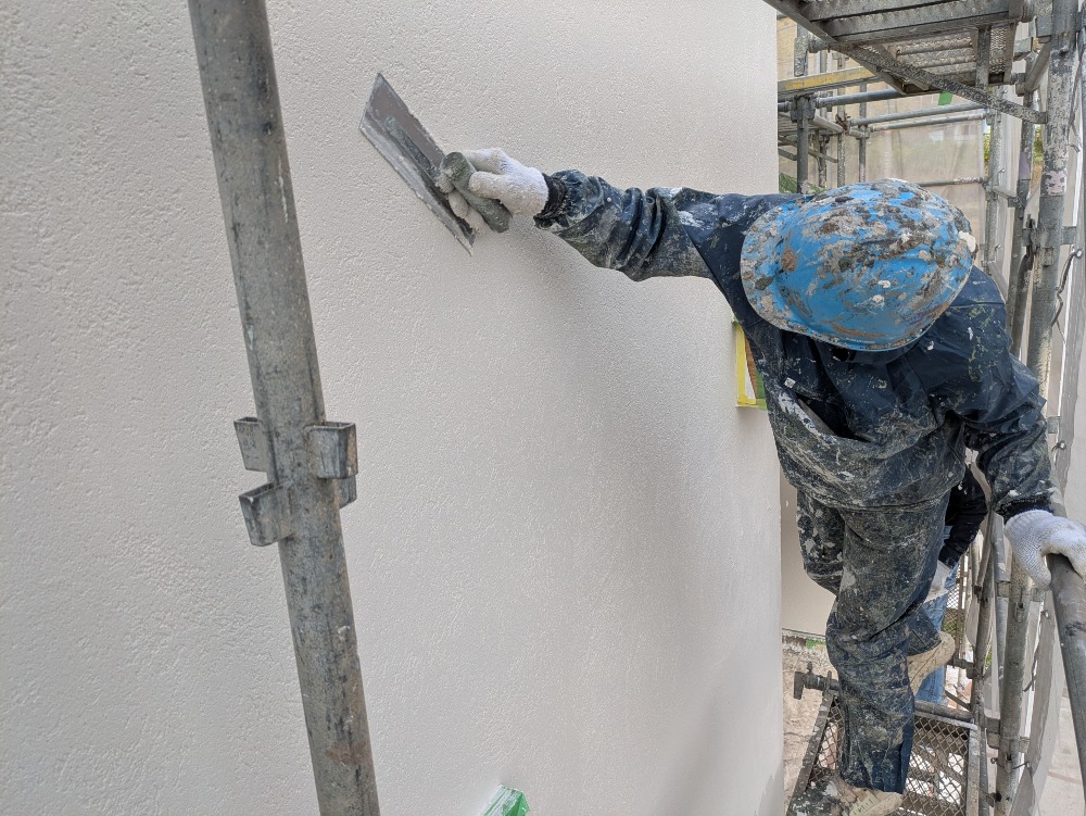 外部塗り壁作業