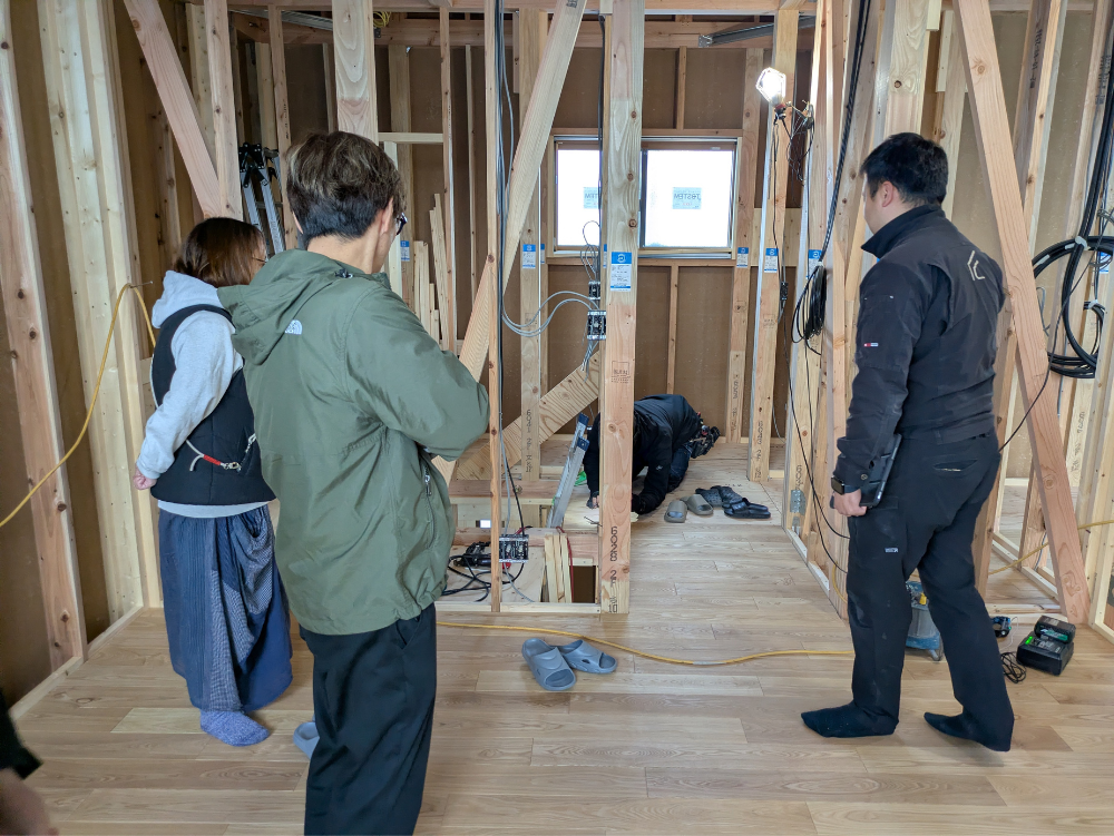 現場にて打合せを行いました